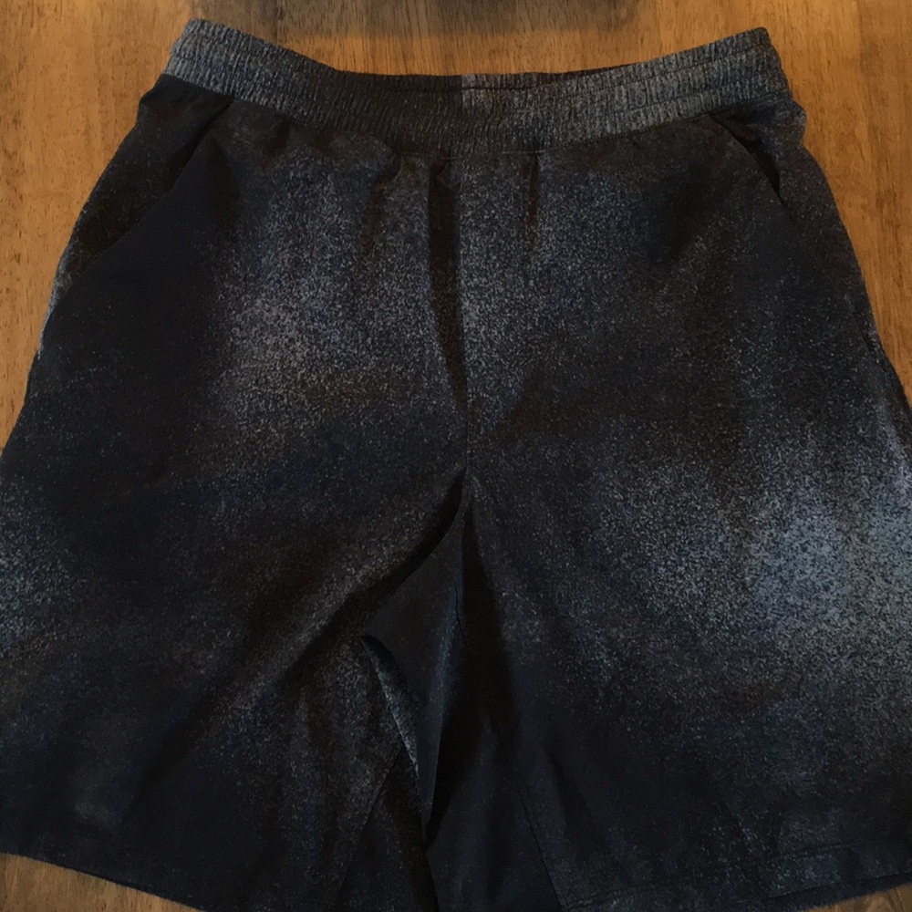 Lululemon men’s Pace Breaker 9” shorts with Liner